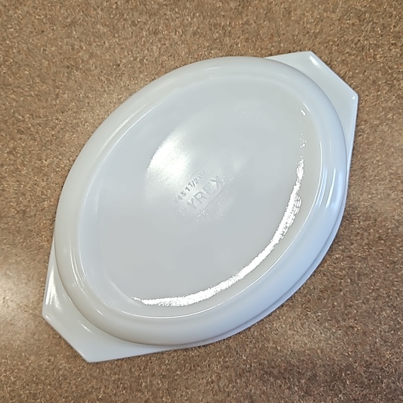 Vintage Pyrex 1.5 Qt "Meadow" Casserole!!! - Picture 7 of 17